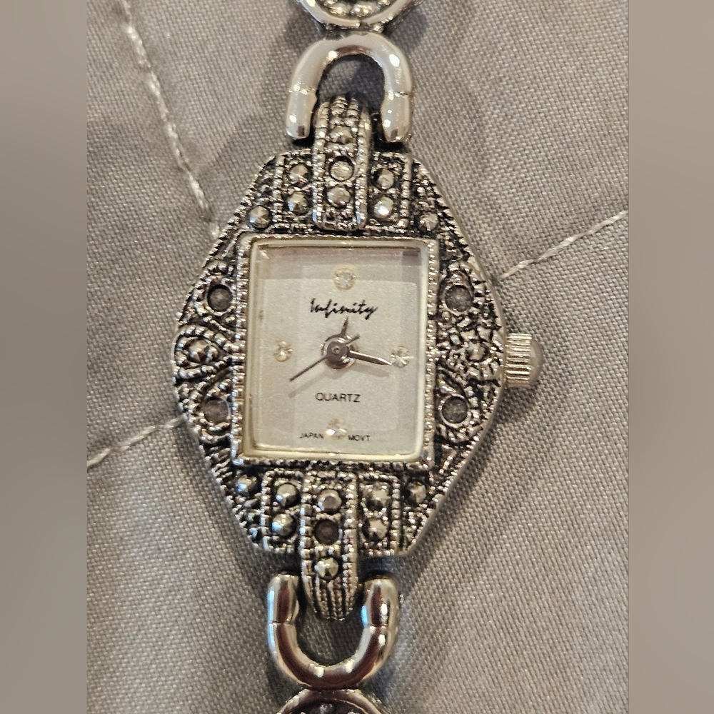 Quartz INFINITY Women's Watch